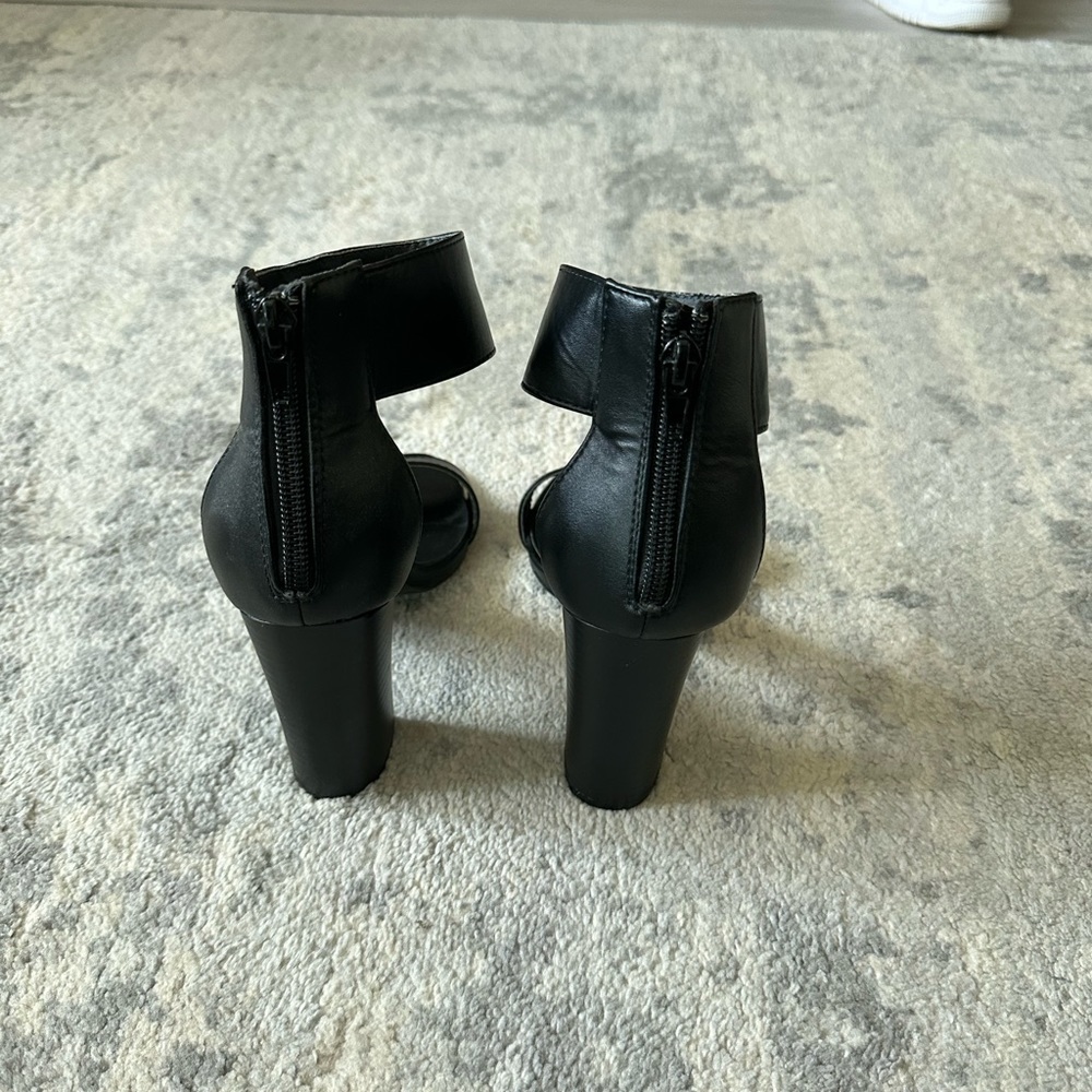 Heels - Picture 3 of 4